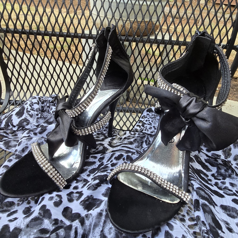 Liliana Black Heels with Rhinestone Bow Detail